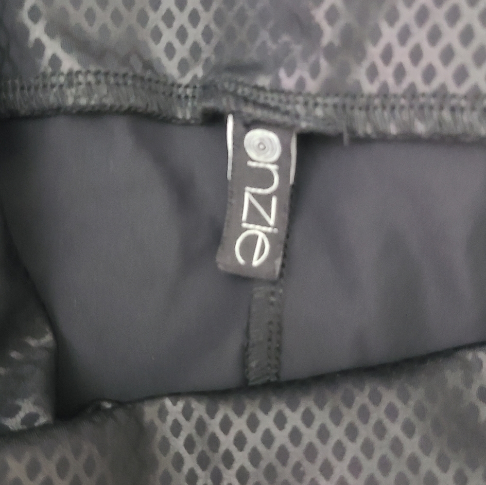 Onzie black shiny leggings, S/M - Picture 5 of 6